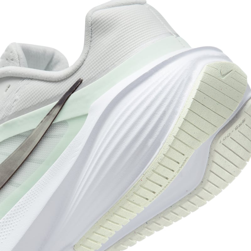 Nike Downshifter 14 löparskor "Off-White & Barely Green" | Kvinnor | Löpning | 08 | SPORTSHOWROOM