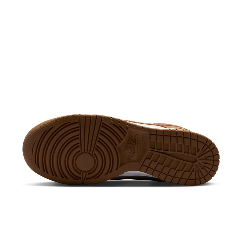 Nike Dunk Low Suede sneakers "Light British Tan & Cream" | Dame | Sportstyle | 02 | SPORTSHOWROOM