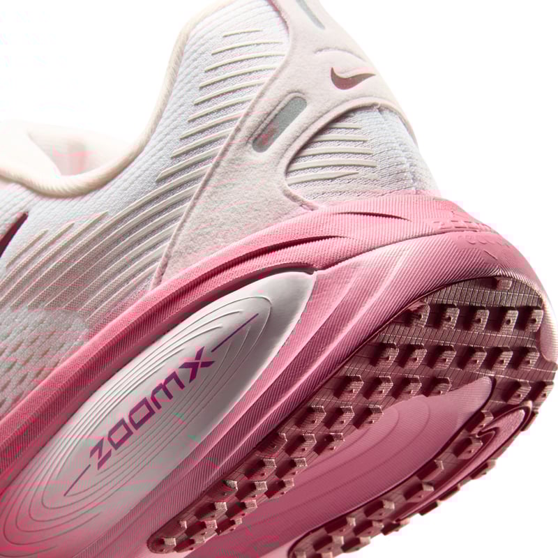 Nike Vomero 18 IQ9687-100 08