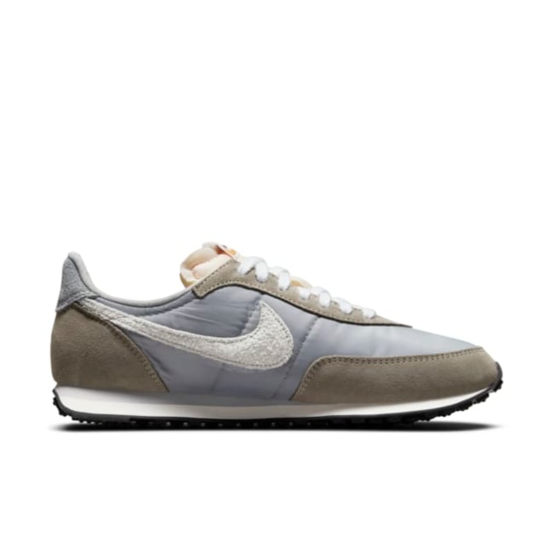 Nike Waffle Trainer 2 SE DM9090-011 03