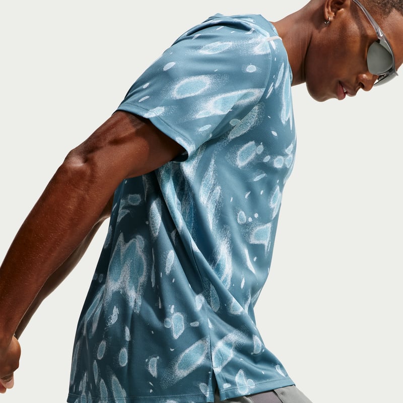 Camiseta Nike Miler Dri-FIT UV "Smoky Blue" | Hombre | Correr | 02 | SPORTSHOWROOM