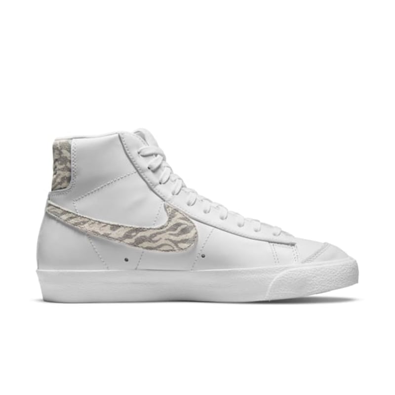 Nike Blazer Mid '77 DH9633-101 03