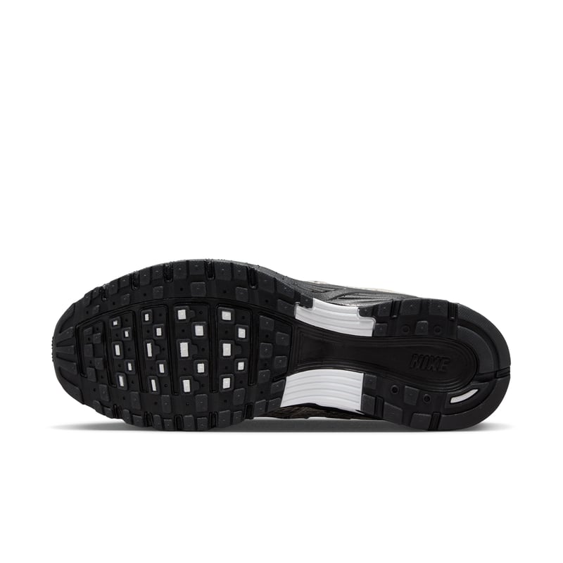 Nike P-6000 SE ‘Snakeskin’ sneakers "Summit White & Black" | Dame | Sportstyle | 01 | SPORTSHOWROOM