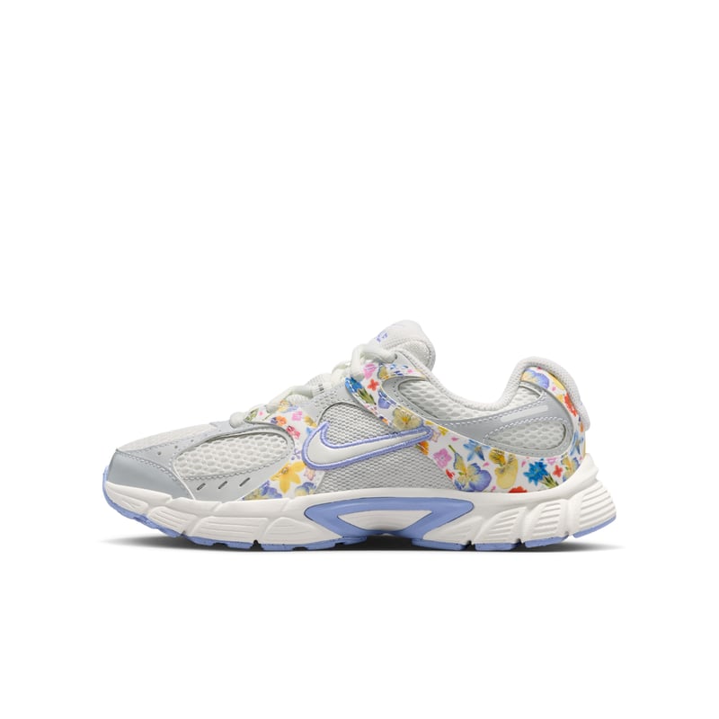 Nike V5 RNR SE trainers "Summit White & Light Thistle" | Kids | SportStyle | 01 | SPORTSHOWROOM