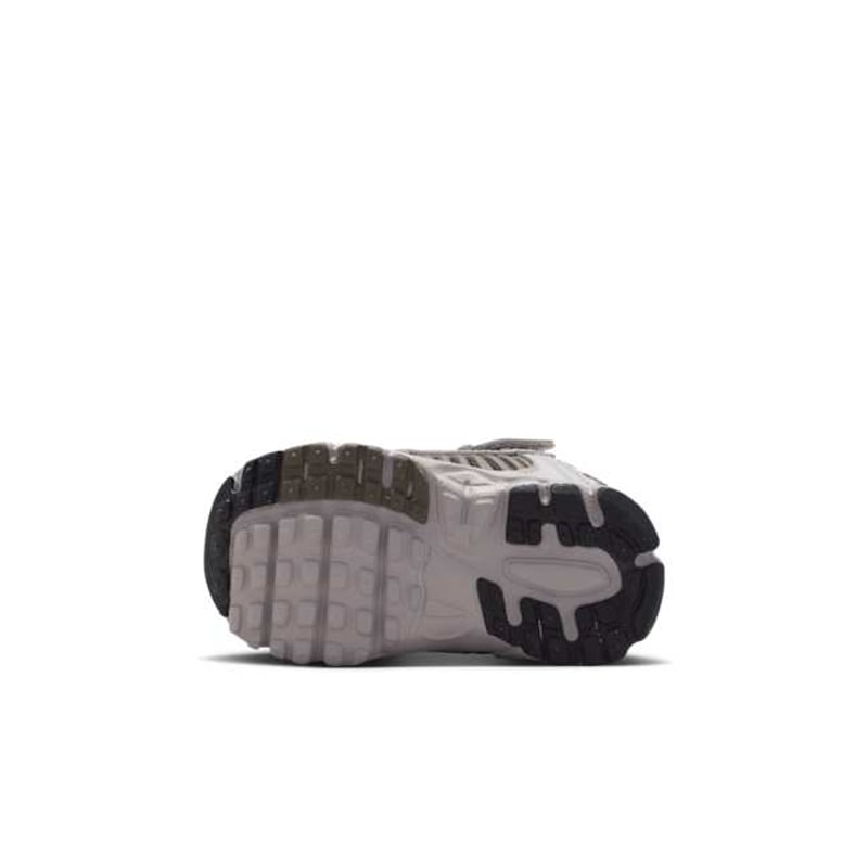Nike Vomero 5 HF7000-010 02