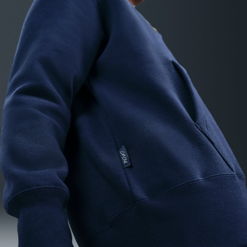 Nike Caitlin Clark Phoenix Fleece Pullover Hoodie "Midnight Navy & Amarillo" | Damen | Sportstyle & Basketball | 04 | SPORTSHOWROOM