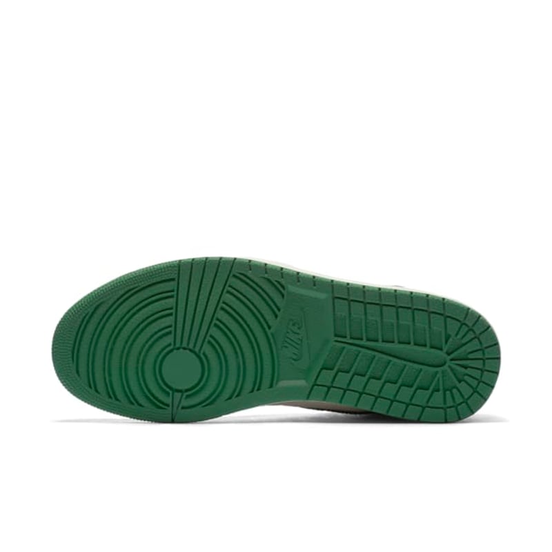 Jordan 1 Retro High OG 555088-302 02