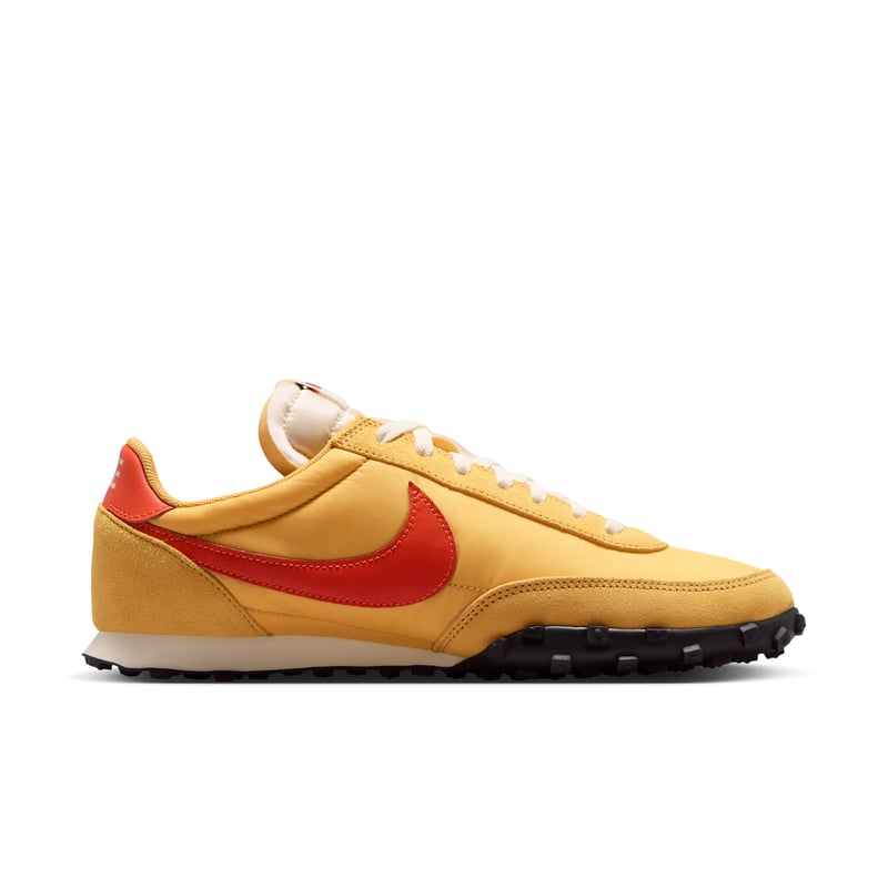 Sneakers Nike Waffle Racer "Wheat Gold & Picante Red" | Uomo | Sportstyle | 03 | SPORTSHOWROOM