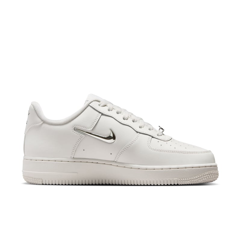 Nike Air Force 1 '07 Sneaker "Chrome Swoosh" | Damen | Sportstyle | 03 | SPORTSHOWROOM