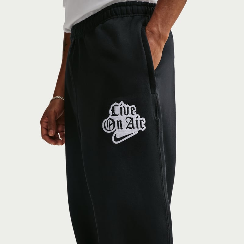 Nike Solo Swoosh Cuffed Fleece IQ5560-010 02