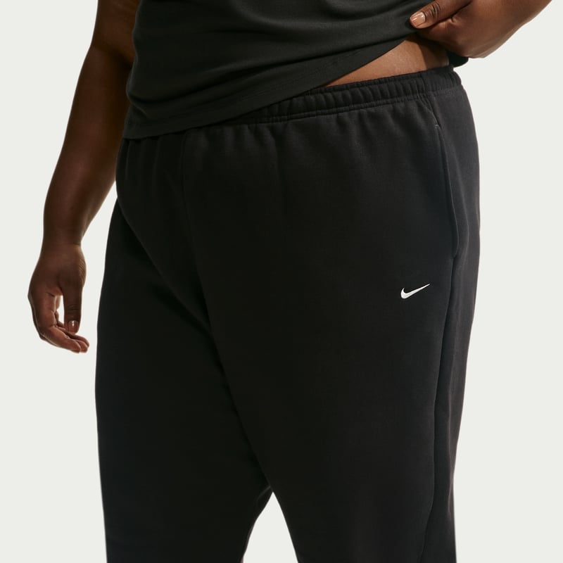 Nike Studio Fleece Medium Weight Oversized High-Rise Cuffed Bukse "Total Black & Sail" | Dame | | 01 | SPORTSHOWROOM
