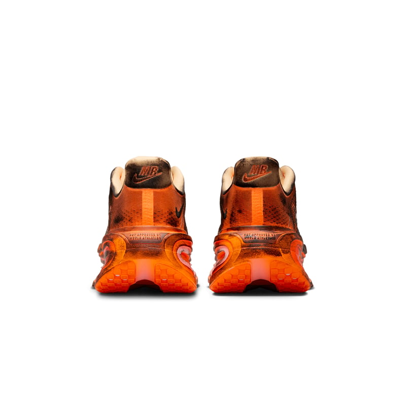 Buty do biegania Nike Vomero Premium x Melitta Baumeister "Total Orange & Orange Chalk" | Kobiety | Bieganie | 05 | SPORTSHOWROOM