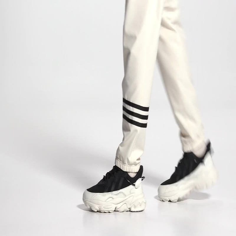 adidas OZWEEGO ID9826 02