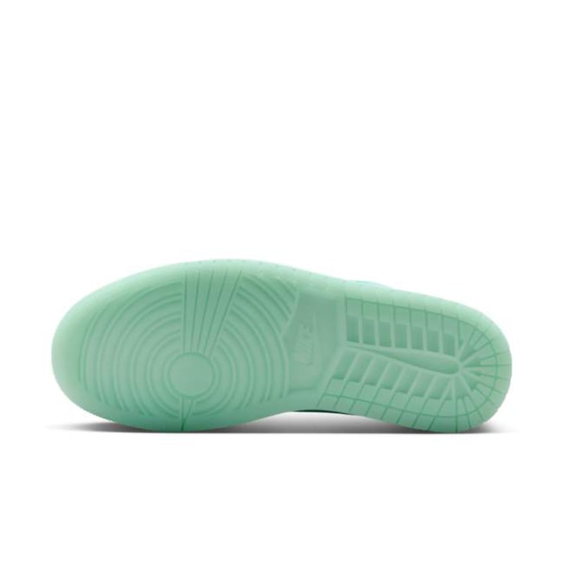 Jordan 1 Retro Low OG HQ8111-300 02