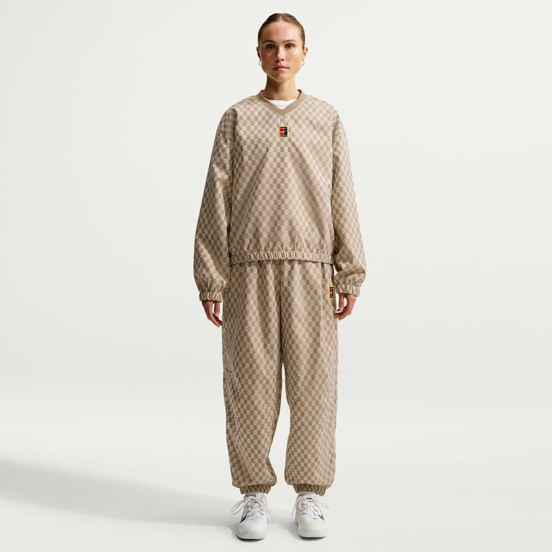NikeCourt Court Collection Oversized Topp "Parachute Beige" | Kvinnor | Tennis | 04 | SPORTSHOWROOM