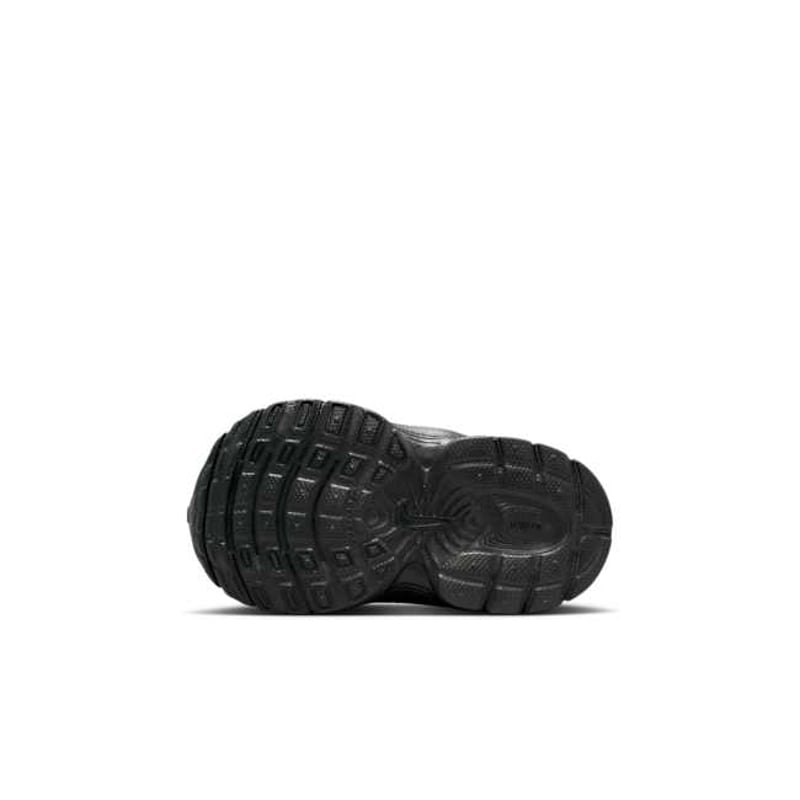 Nike V5 RNR HQ6413-002 02