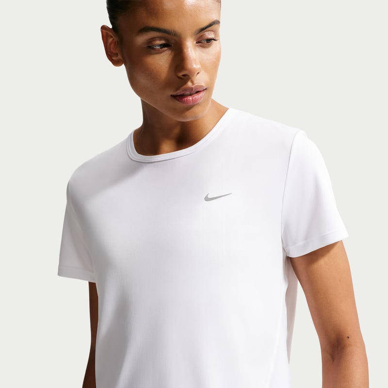 Nike Tempo Dri-FIT HQ0648-100 01