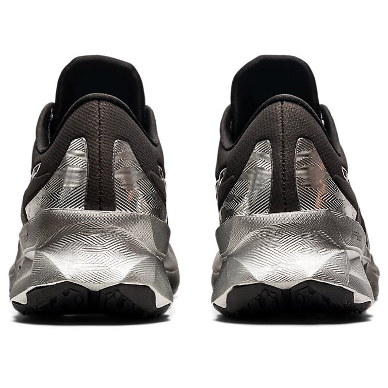 ASICS Novablast 1011B157-001 05