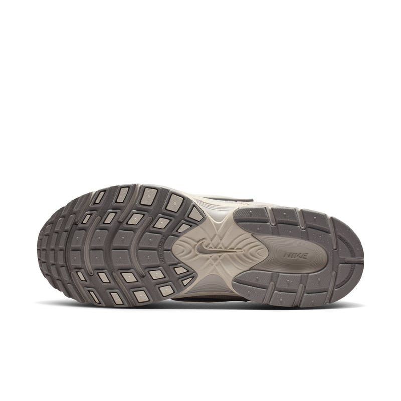 Sneakersy Nike v "Moon Particle & Light Orewood Brown" | Kobiety | Sportstyle | 02 | SPORTSHOWROOM