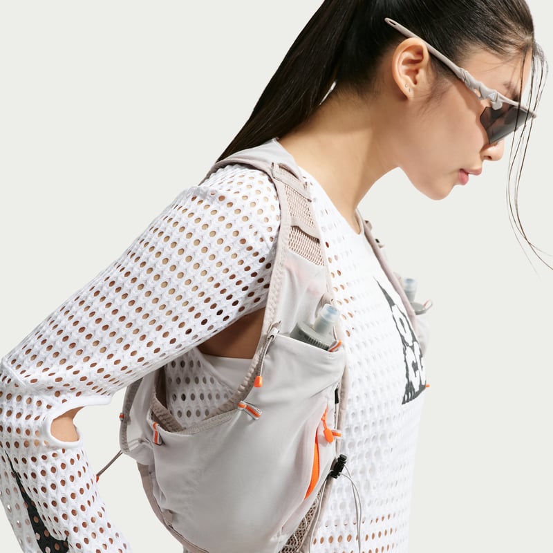 Nike ACG Radical AirFlow NXT Dri-FIT Topp "White & Anthracite" | Kvinnor | Utomhus | 03 | SPORTSHOWROOM