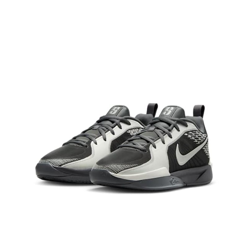 Nike Sabrina 2 FQ7376-005 05