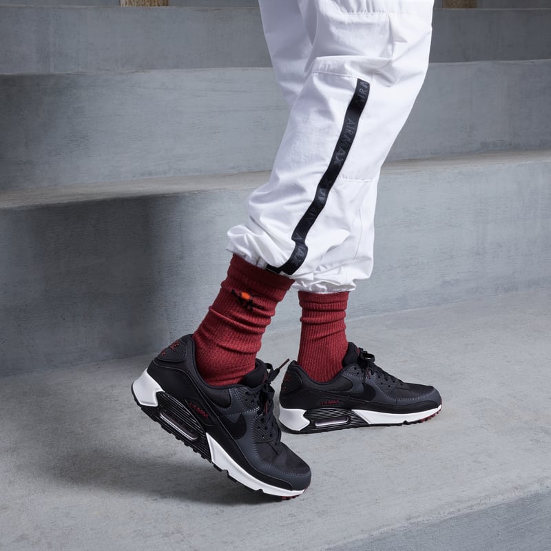 Superge Nike Air Max 90 "Anthracite & Team Red" | Moški | Sportstyle | 02 | SPORTSHOWROOM