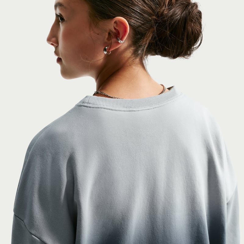 Nike Studio Fleece Lightweight Oversized Graphic Crew Genser "Light Smoke Grey" | Barn | | 01 | SPORTSHOWROOM