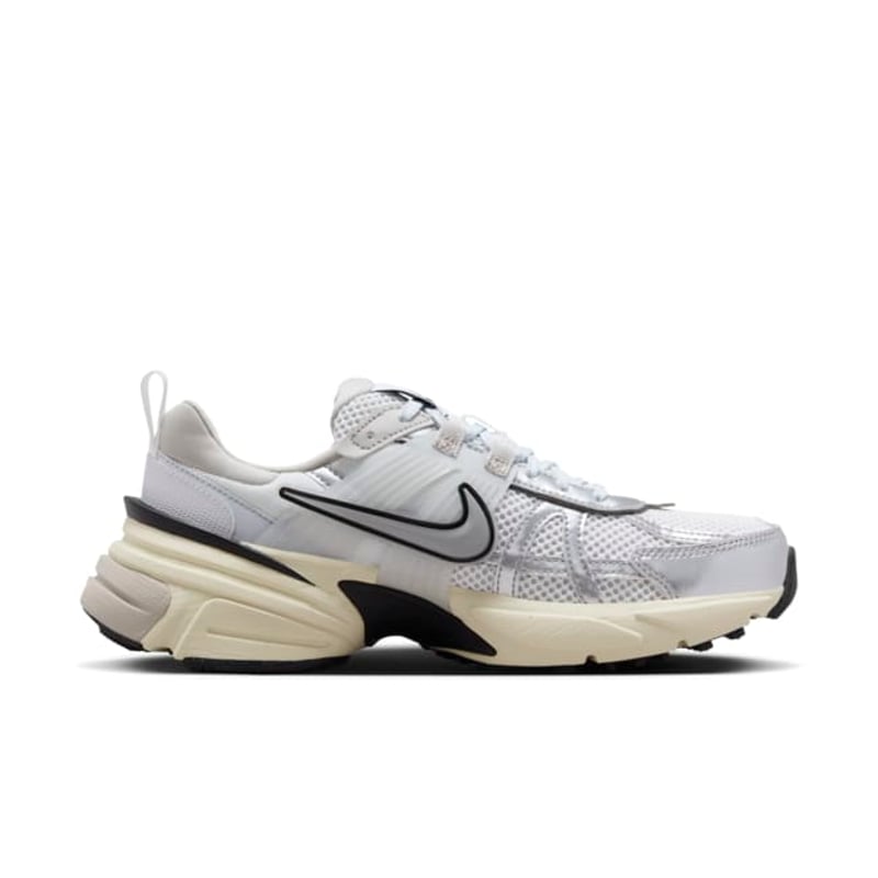 Nike V2K Run FD0736-100 04