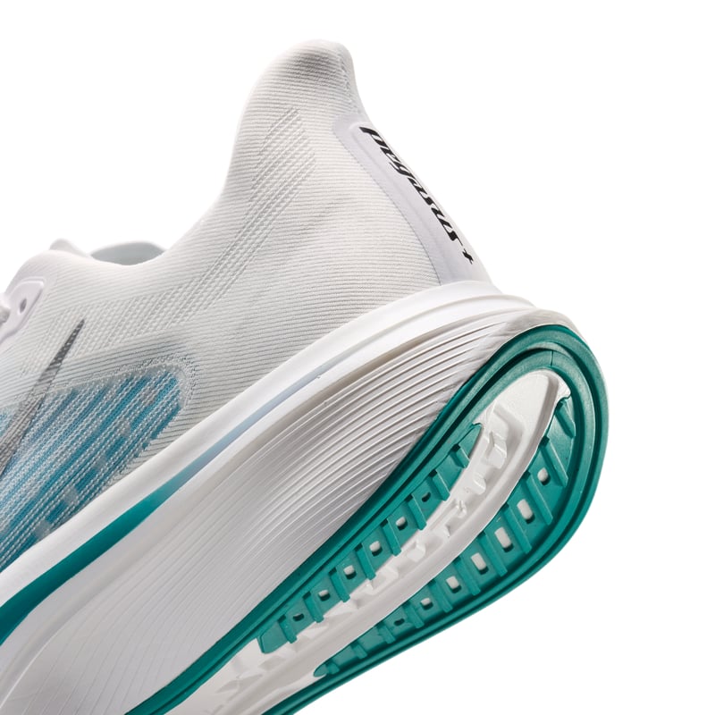 Nike Pegasus Plus 2 juoksukengät "White & Energy" | Naiset | Juoksu | 08 | SPORTSHOWROOM
