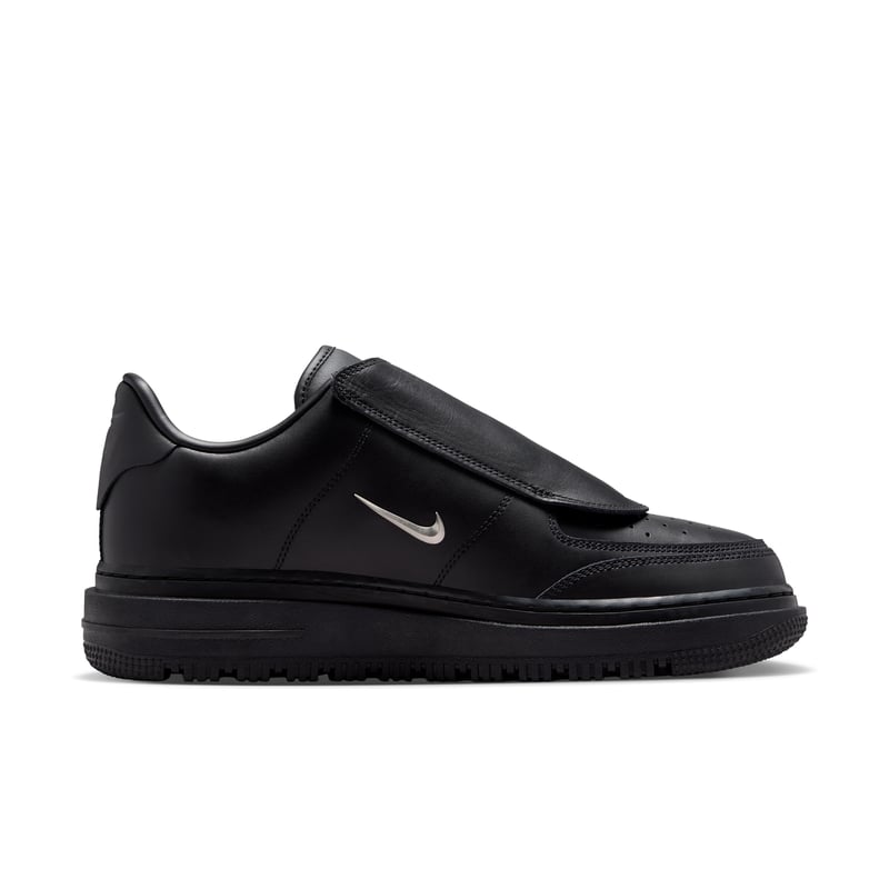 Nike Air Force 1 LX sneakerit "Triple Black" | Miehet | Sportstyle | 03 | SPORTSHOWROOM