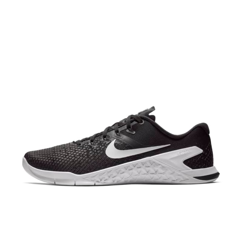 Nike metcon 4 black and white hotsell
