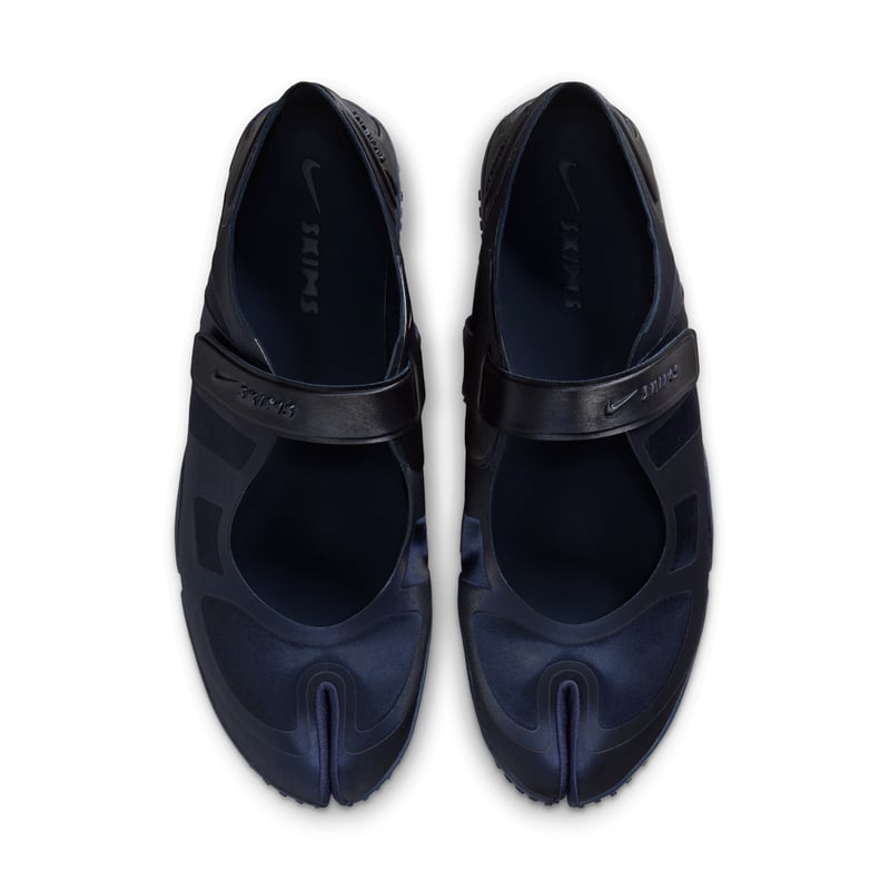 NikeSKIMS Rift Satin trainers "Navy & Obsidian" | Women | SportStyle | 03 | SPORTSHOWROOM