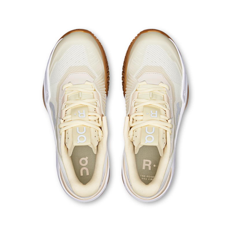 On THE ROGER Pro Fire sneakers "Ivory & Sand" | Dame | Sportstyle | 02 | SPORTSHOWROOM