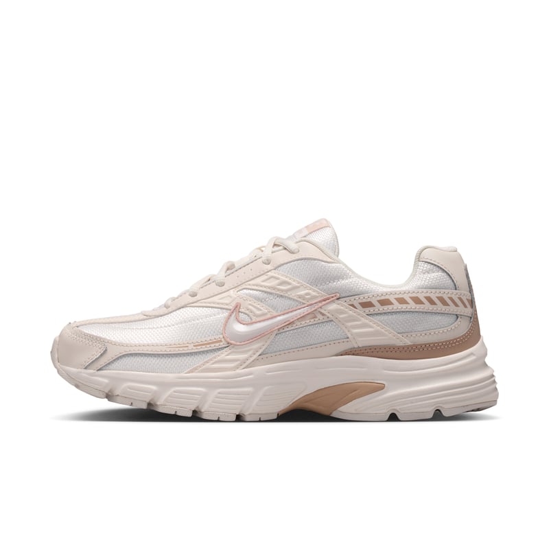 Nike Initiator Sneaker "Phantom & Shimmer" | Damen | Sportstyle | 01 | SPORTSHOWROOM