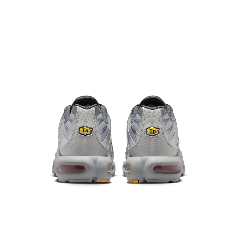 Superge Nike Air Max Plus "Light Smoke Grey & Hot Curry" | Moški | Sportstyle | 06 | SPORTSHOWROOM