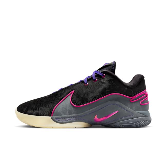 Nike LeBron 22