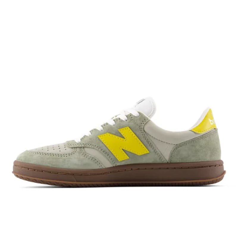 Sneakersy New Balance T500 "Dark Olivine & Apollo Gold" | Mezczyzni | Sportstyle | 01 | SPORTSHOWROOM