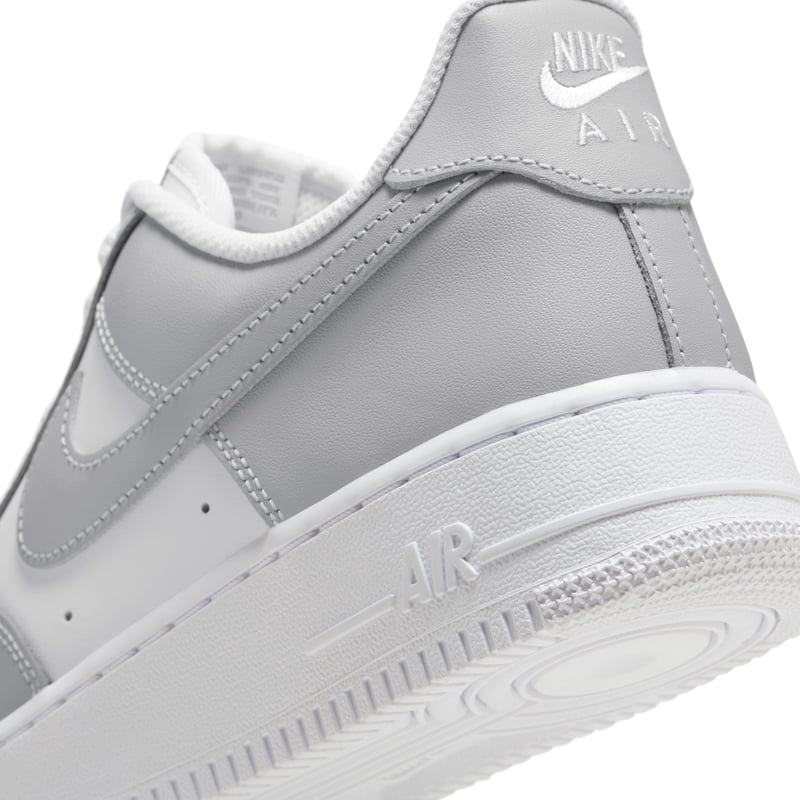 Tenisky Nike Air Force 1 '07 "Light Smoke Grey & White" | Muži | Sportstyle | 07 | SPORTSHOWROOM