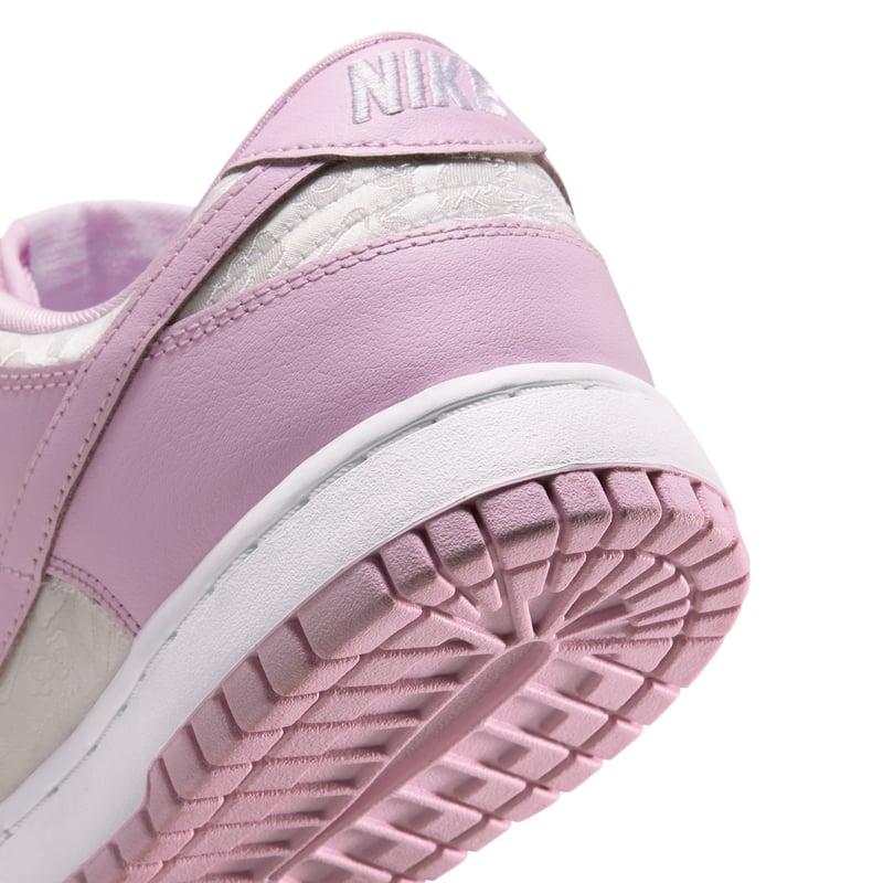 Zapatillas Nike Dunk Low SE "White & Pink Foam" | Mujer | Estilo deportivo | 08 | SPORTSHOWROOM