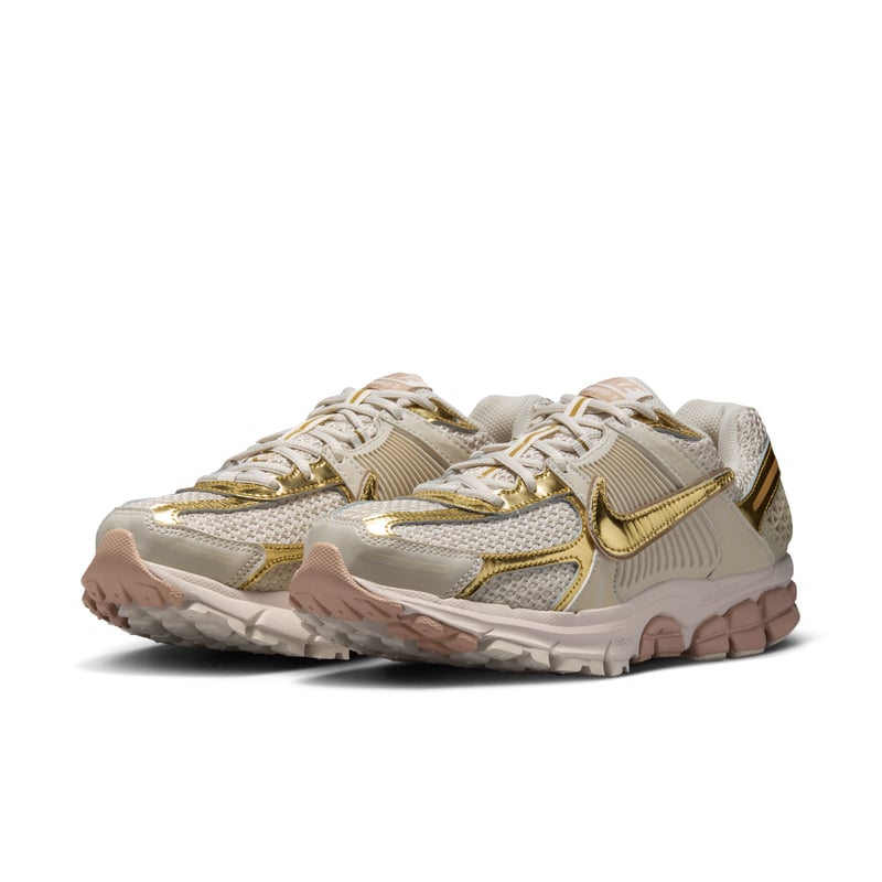 Nike Zoom Vomero 5 trainers "Light Orewood Brown & Metallic Gold" | Women | SportStyle | 04 | SPORTSHOWROOM