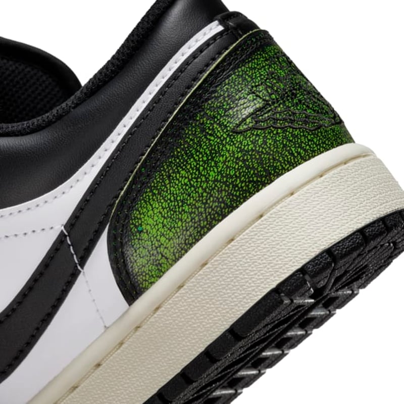 Jordan 1 Low SE DN3705-003 02