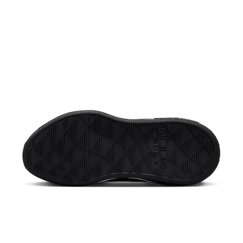 Nike Bella 7 Trainingsschuhe "Black & White" | Damen | Training | 02 | SPORTSHOWROOM