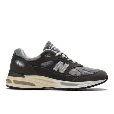 New Balance 991v2 Made in UK sneakerit "Forged Iron & Alloy" | Miehet & Naiset | Sportstyle | 00 | SPORTSHOWROOM