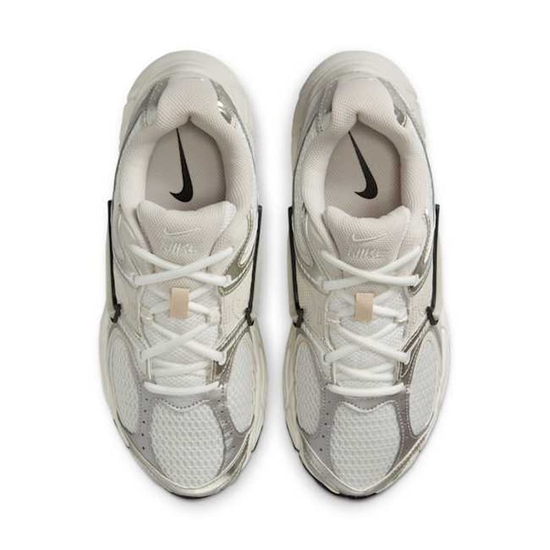 Nike V5 RNR HQ7901-104 04