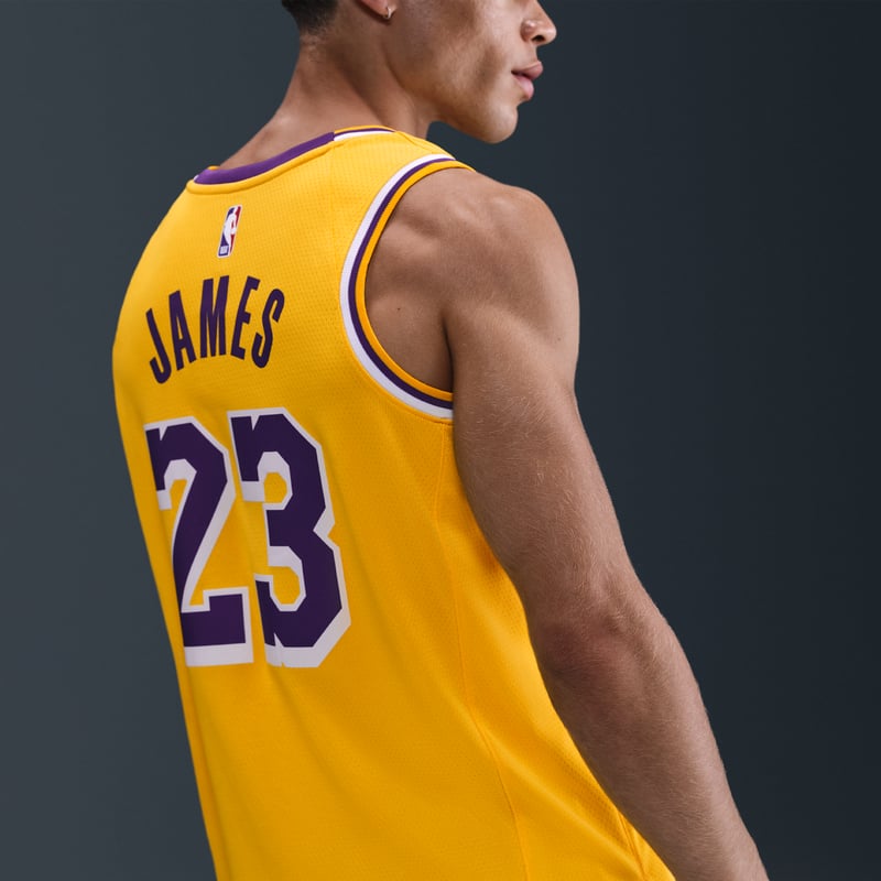 Majica Nike LeBron James Los Angeles Lakers Icon Edition 2022/23 Dri-FIT NBA Swingman "Amarillo" | Moški | Košarka | 05 | SPORTSHOWROOM