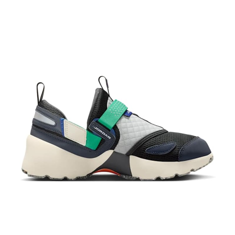 Jordan Trunner LX IM6531-001 03