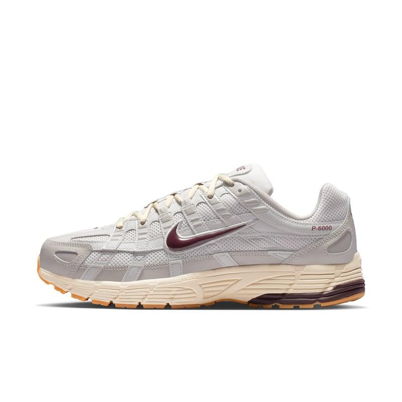Nike P-6000 sneakers "College Grey & Burgundy Crush" | Herre | Sportstyle | 00 | SPORTSHOWROOM