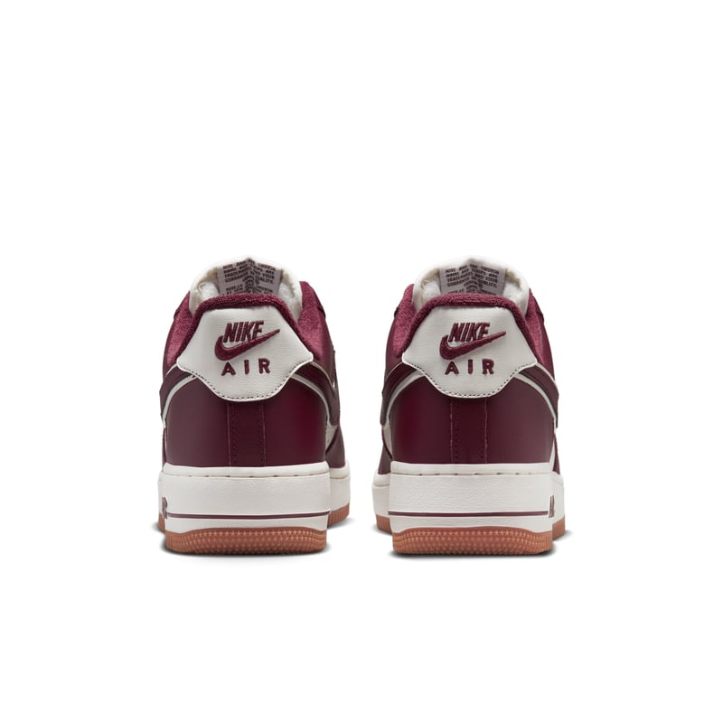 Nike Air Force 1 '07 LV8 ‘College Pack’ sneakers "Night Maroon" | Män | Sportstyle | 06 | SPORTSHOWROOM