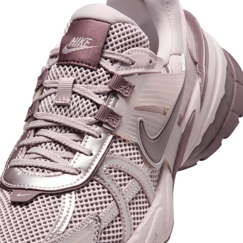 Nike V2K Run trainers "Particle Rose & Tattoo" | Women | SportStyle | 07 | SPORTSHOWROOM
