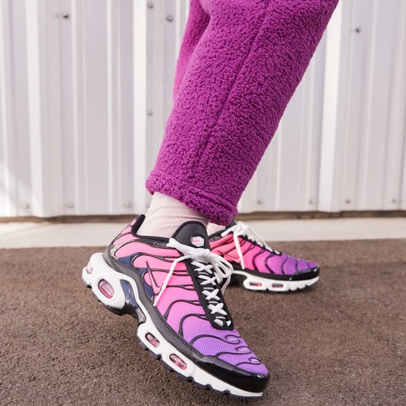 Nike Air Max Plus DZ3670-500 02